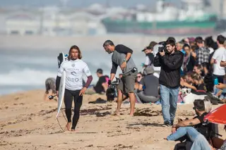 Miguel, o que fazem os surfistas quando o campeonato pára? “Surfo duas vezes, filmo, analiso os vídeos, alongo, cozinho e leio”