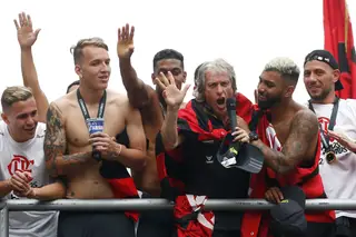 Foi mais na raça do que na arte e nenhum torcedor flamenguista foi dormir triste. Na verdade, nenhum torcedor flamenguista foi dormir