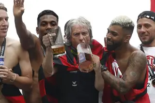 Insónias em Carvão e o extreme makeover a Jorge Jesus, Fábio Silva, Jorge Mendes, RDT e Mourinho