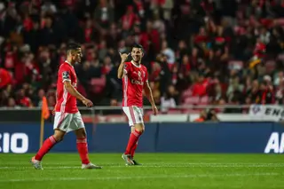 Pizzi, os gritos para “o ponta de lança puro” Vinicius e os pedidos do filho: “pai, marca um golo e faz assim”