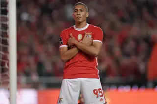 Vinicius, estupendo farejador de golos: Jorge, bota um zero nesses 17 milhões. Menos que isso, ele não mexe uma palha (Um Azar do Kralj)