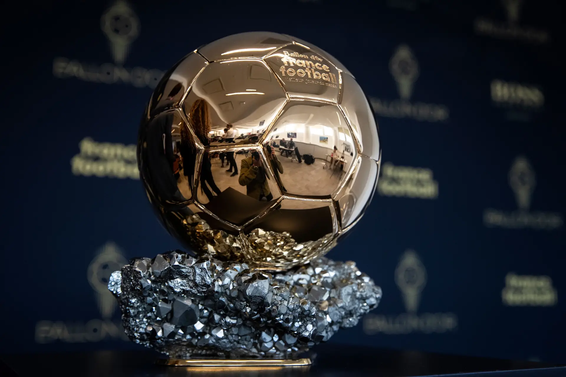 Bola de Ouro 2023: Messi ganha prêmio pela oitava vez, futebol  internacional