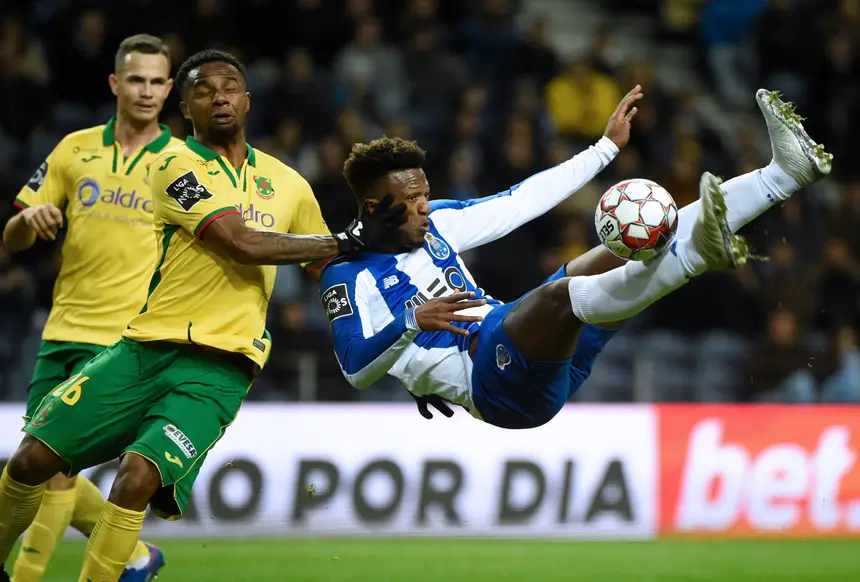 Porto não dá mole e bate Famalicão fora de casa