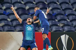 Soares provocou um autogolo e marcou. É o melhor marcador do FC Porto nas competições europeias. Pausa para absorvemos esta informação