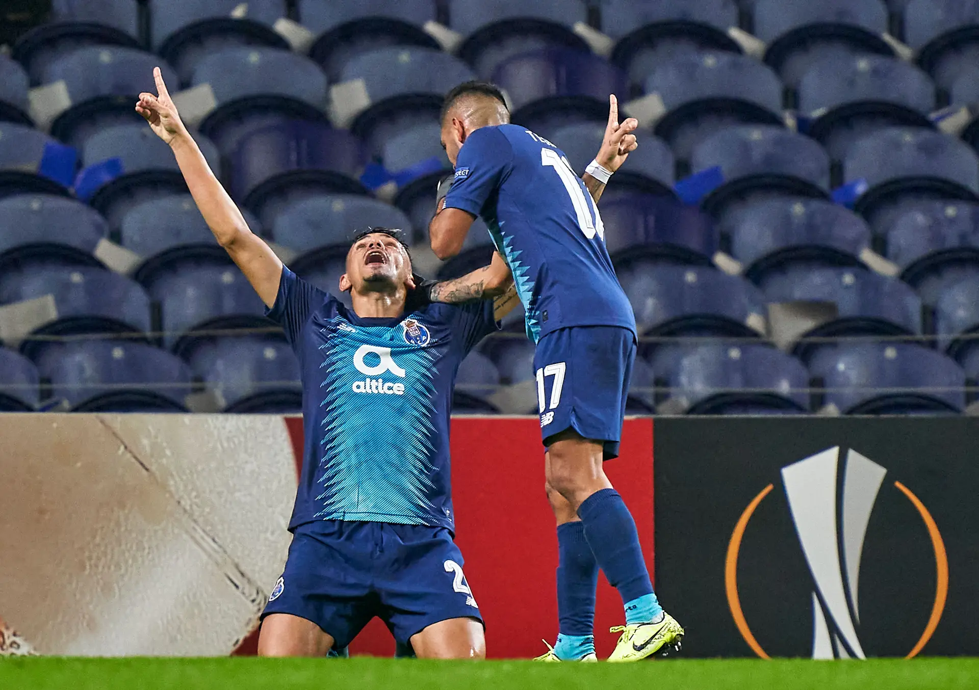 Soares provocou um autogolo e marcou. É o melhor marcador do FC Porto nas competições europeias. Pausa para absorvemos esta informação