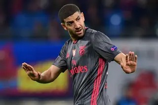 Uma ligeira mudança no meio-campo. De resto, tudo igual