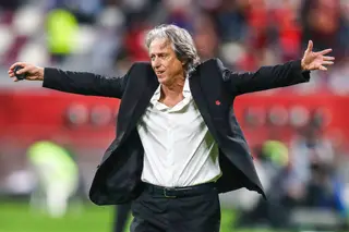 Os brasileiros cansaram-se dos “medalhões” e procuraram a mudança lá fora. E lá fora é Portugal