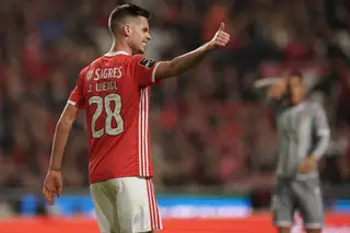 Um Azar do Kralj viu Weigl a passar pelos Foros de Amora, admirar a baía do Seixal, perder-se no caminho e ir parar à Cruz de Pau