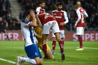 A poker face de Marcano, a bicicleta do Marco do Big Brother e uma equipa que não acerta um $”%/”#$ de um penálti (por Lá em Casa Mando Eu)