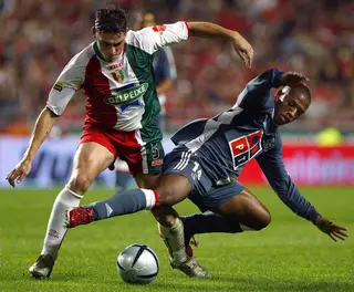 Depois de uma passagem pelo Marco de Canaveses, Santamaria(à esquerda) volta a sair do Sporting, para o Estrela da Amadora