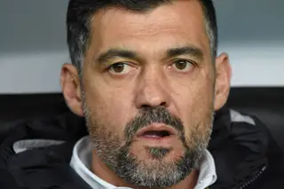 Devíamos refletir se Mbemba já pode sair a jogar, mas, bem, LOL, ouvi a flash do Sérgio e vou ficar aqui quietinha (Lá em Casa Mando Eu)