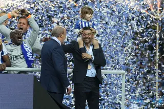 “O presidente Jorge Nuno Pinto da Costa esteve reunido com a equipa e deixou uma mensagem clara: total confiança no treinador”