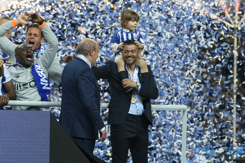 Tribuna Expresso “O presidente Nuno Pinto da Costa esteve reunido com a equipa e deixou Tribuna Expresso “O presidente Nuno Pinto da Costa esteve reunido com a equipa e deixou
