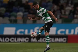 Neto: "Já não se pode falar com ninguém? É uma falta de respeito da equipa de arbitragem. Isto é uma vergonha"