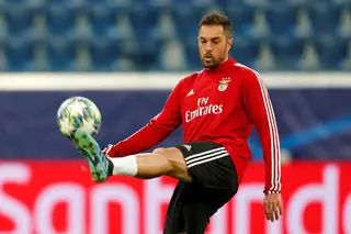 No onze do Benfica há um regresso ao centro da defesa