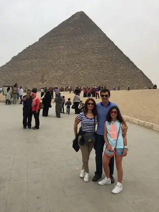 Rui Almeida com a mulher e a filha no Egipto