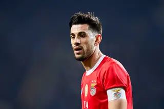 Só aparece quando já há dentes no chão, de peito feito, “segurem-me que eu vou-me a ele!”. Deixa-te disso, Luís Miguel (Um Azar do Kralj)