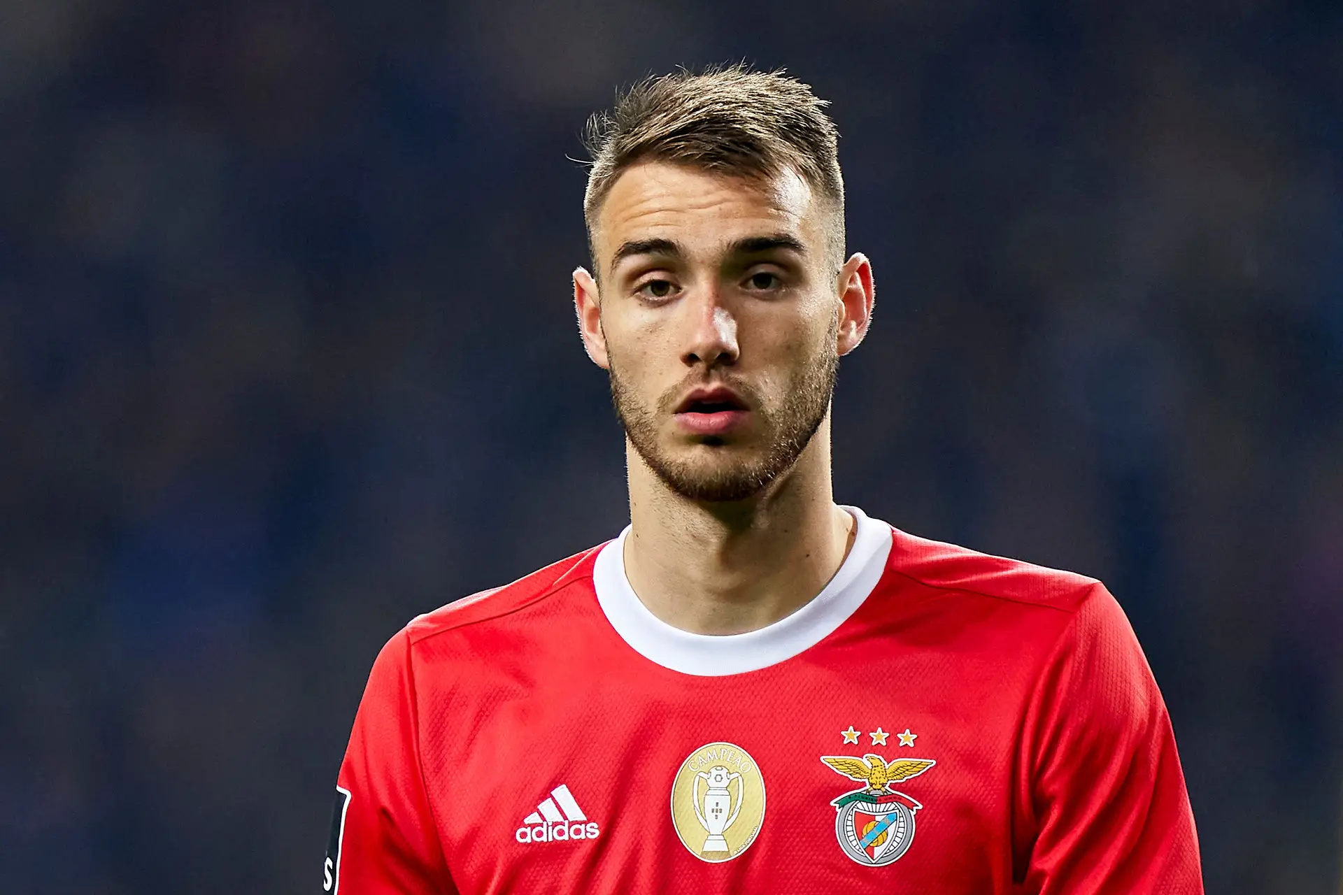 Ferro rende Otamendi na defesa - e logo como capitão