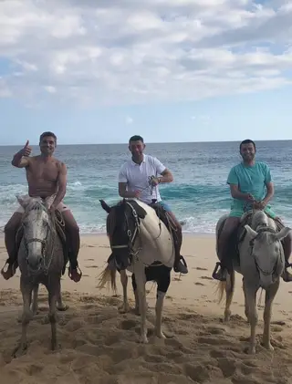 Pedro (ao meio) a disfrutar uns dias livres com Hélder Baptista e Pedro Malta em Los Cabos, México
