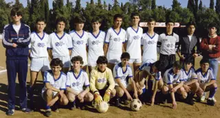 Pedro (3º atrás à direita) foi guarda redes na equipa de iniciados da Zona Azul 