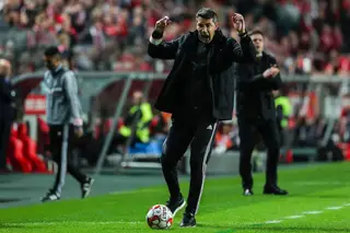 “É para jogar ao ataque, é para jogar ao ataque, não vou cá pôr centrais. E vamos chegar ao fim em primeiro”