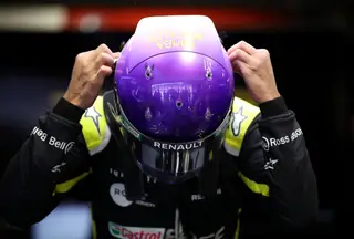 Uma das imagens do dia numa sessão de testes pouco animada: a homenagem de Daniel Ricciardo a Kobe Bryant no seu capacete