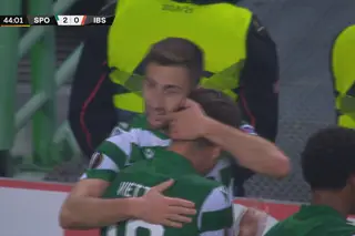 O primeiro golo de Sporar e o segundo do Sporting frente ao Basaksehir