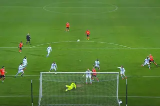 Aqui está o golo de Skrtel que pressiona o Sporting em Istambul