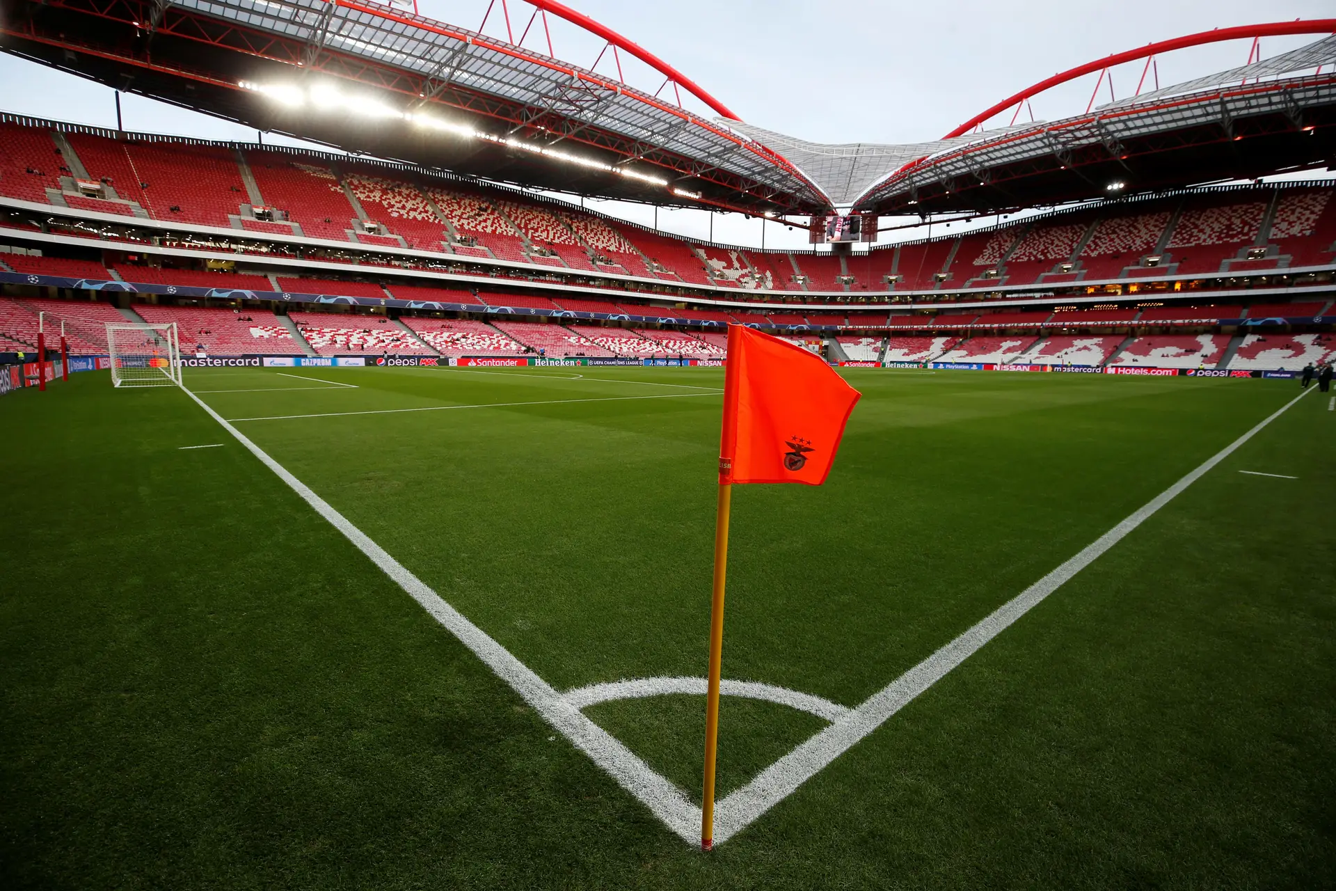 Vouchers do Benfica. PJ investiga alegados jantares de €600