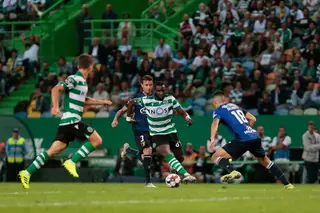 Sporting e jogadores chegam a acordo para redução salarial de 40%. Administração reduz 50%