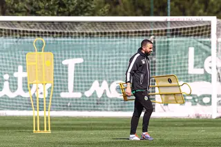 O primeiro onze do recomeço do Sporting tem duas jovens esperanças