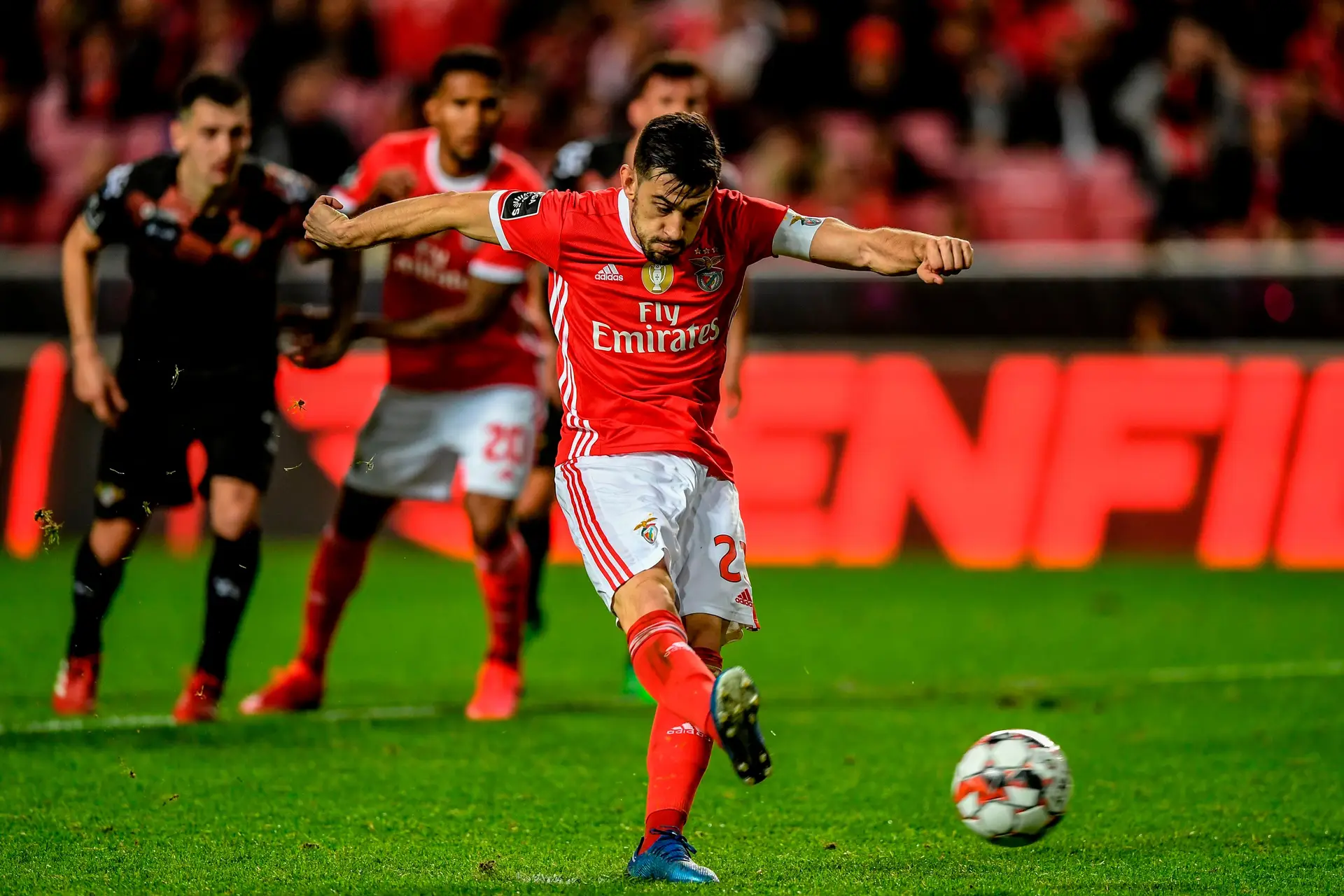Como fica o campeonato? Benfica tem dois pareceres jurídicos diferentes na mão, diz o "Record"