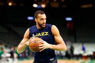 Rudy Gobert gozou e tocou em todos os objetos que tinha à sua frente antes de testar positivo para o Covid-19 (com vídeo]