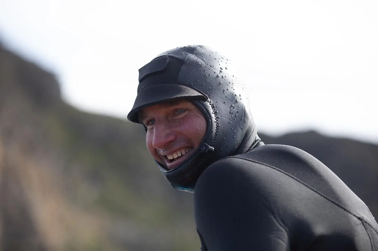 Aos 56 anos, Mike Stewart ainda compete no circuito mundial de bodyboard (que está suspenso) e ganha provas de bodysurf em Pipeline, no Havai, onde também vai Kelly Slater.