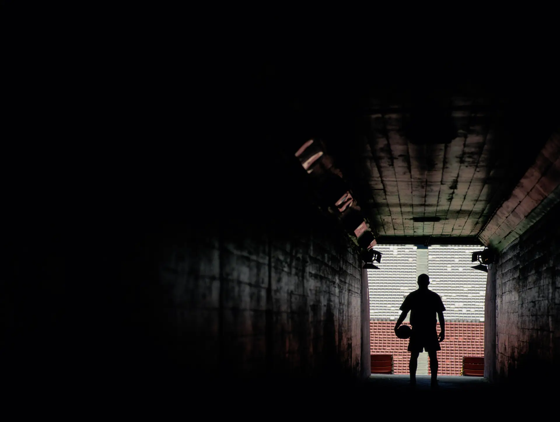 "Há algo que vos tenho que dizer e que me separa da maioria dos outros jogadores da Premier League: eu sou gay"