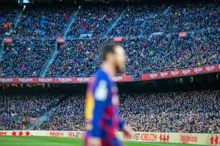 Jogadores do Barcelona aceitaram um corte de 70% nos salários. Messi, mais uma vez, não gostou do tratamento