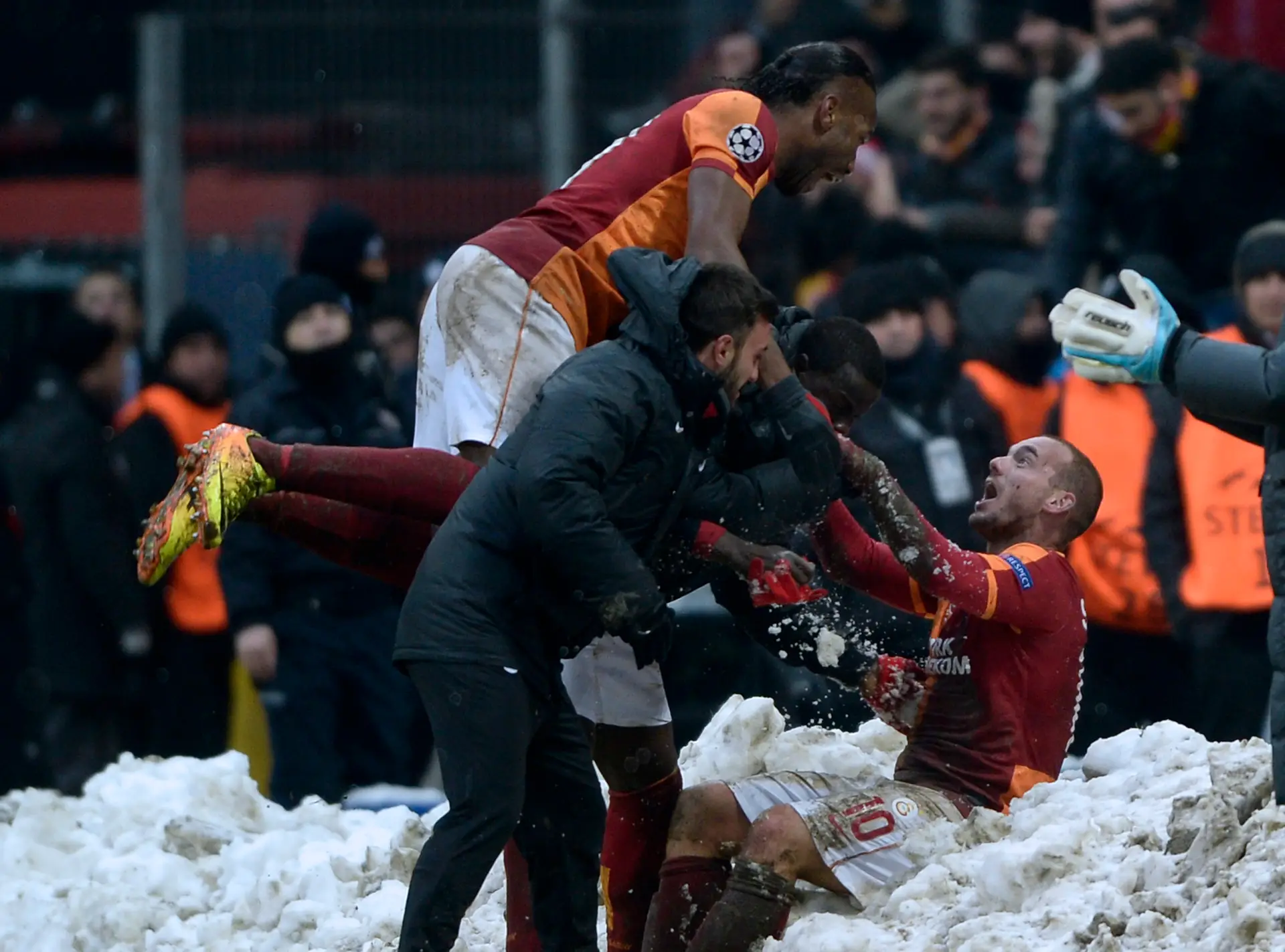 Galatasaray - Juventus: Um jogo da Champions dividido em dois dias, com neve e Pedro Proença e Duarte Gomes pelo meio