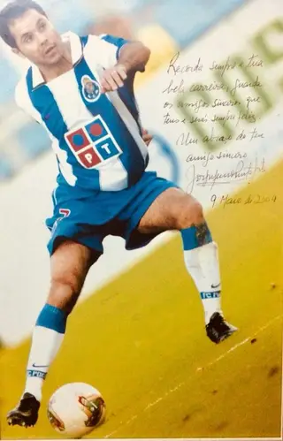 O quadro com dedicatória, oferecido por Pinto da Costa a Secretário, quando este deixou o FC Porto em 2004