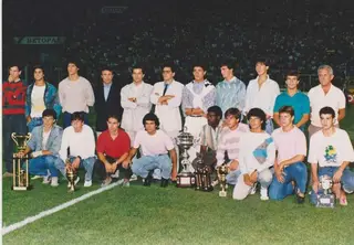 Secretário (2º atrás à esquerda) com a sua equipa de juniores do FC Porto que foi campeã
