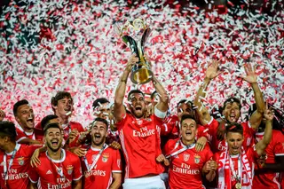 A comichão de Um Azar do Kralj: os jogadores do Benfica ganham pornograficamente e andam no FIFA20 e no Insta