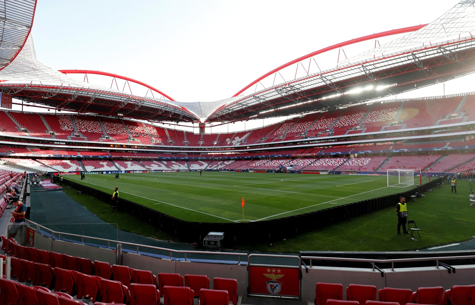 Seis a nove estádios para o recomeço da Liga, todos eles construídos para o Euro-2004