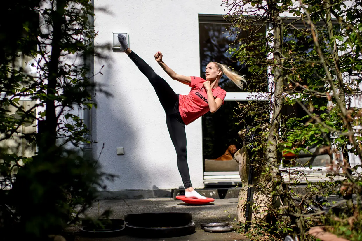 A karateca Jana Messerschmidt a treinar na Alemanha