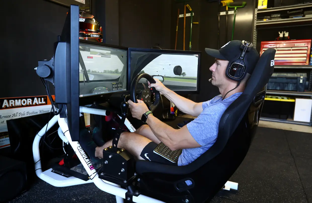 Lee Holdsworth, piloto de Supercar, da equipa Tickford Racing, em Melbourne, Austrália