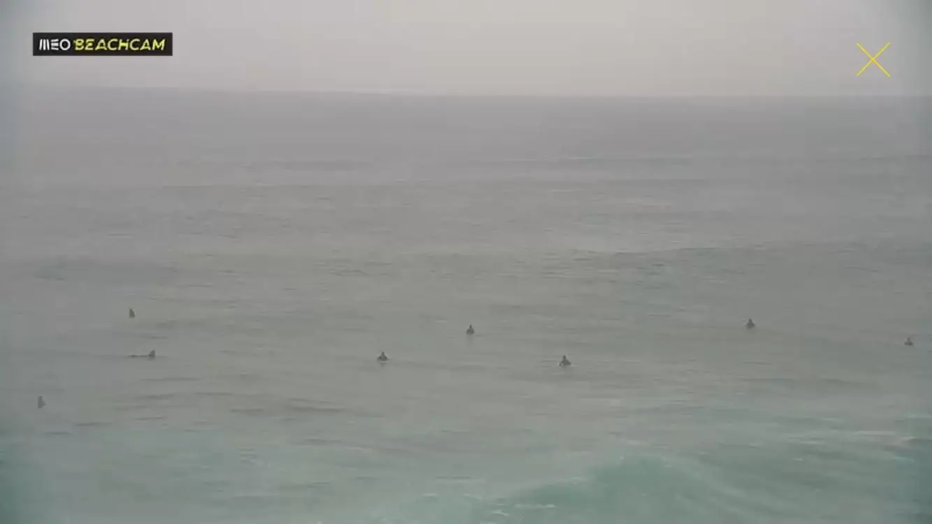 Imagem do live feed da Beachcam da praia do Guincho, em Cascais, durante a manhã de quarta-feira
