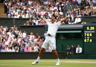 Novak Djokovic em êxtase ou algures lá perto, ao ganhar em Wimbledon quando, mais uma vez, tudo estava contra ele 