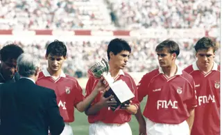 Vítor Paneira com a Taça de Portugal na mão