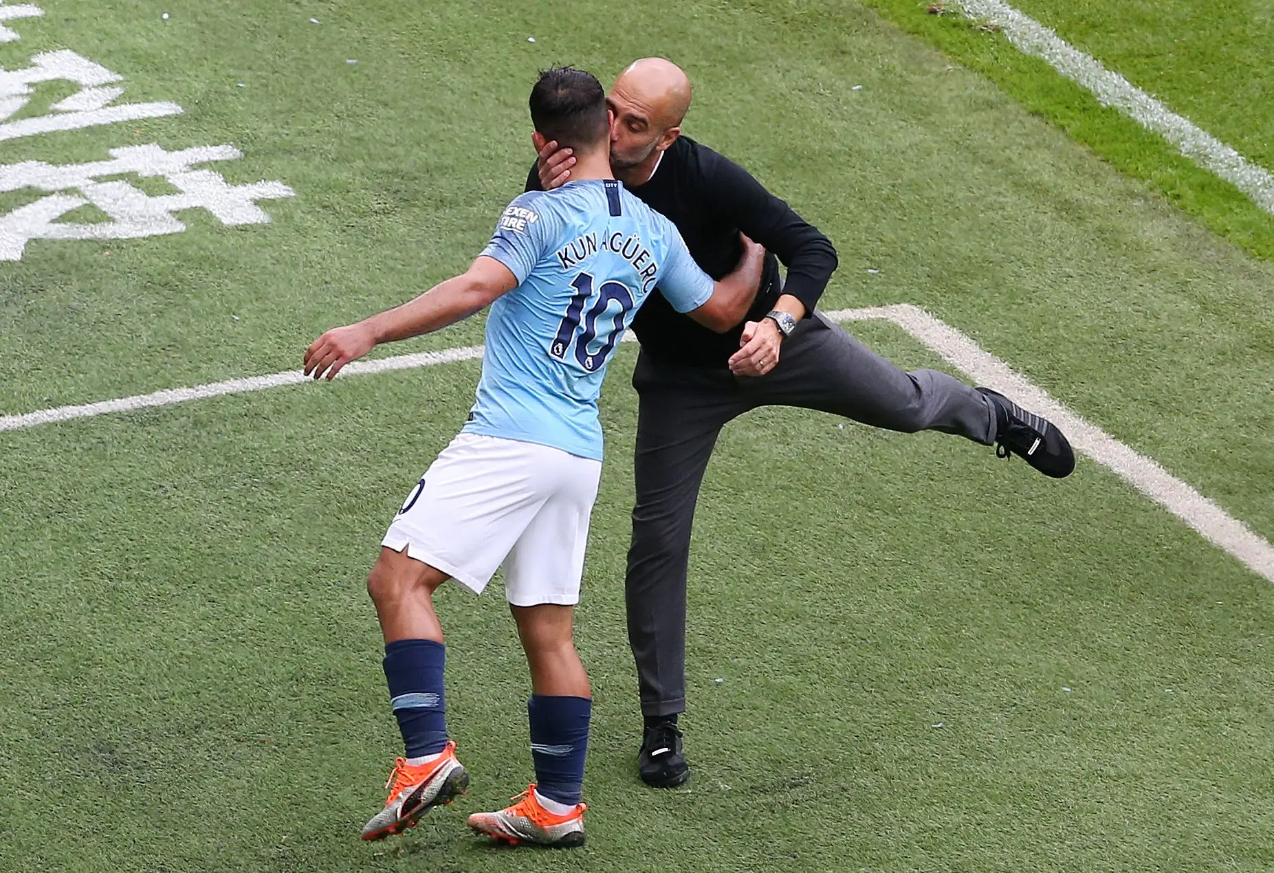 "Obrigado, lenda!" Chovem agradecimentos a Sergio Agüero: do vocalista dos Oasis ao rival Marcus Rashford