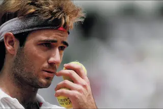 Os 50 anos de Agassi comemoram-se com as fotos mais lendárias. Com cabelo e sem cabelo, com raquetes, troféus e estrelas. E, claro, Steffi