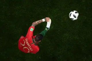 Quaresma lembra gesto de jogador que recusou a saudação nazi e foi detido para criticar Ventura. Outra vez