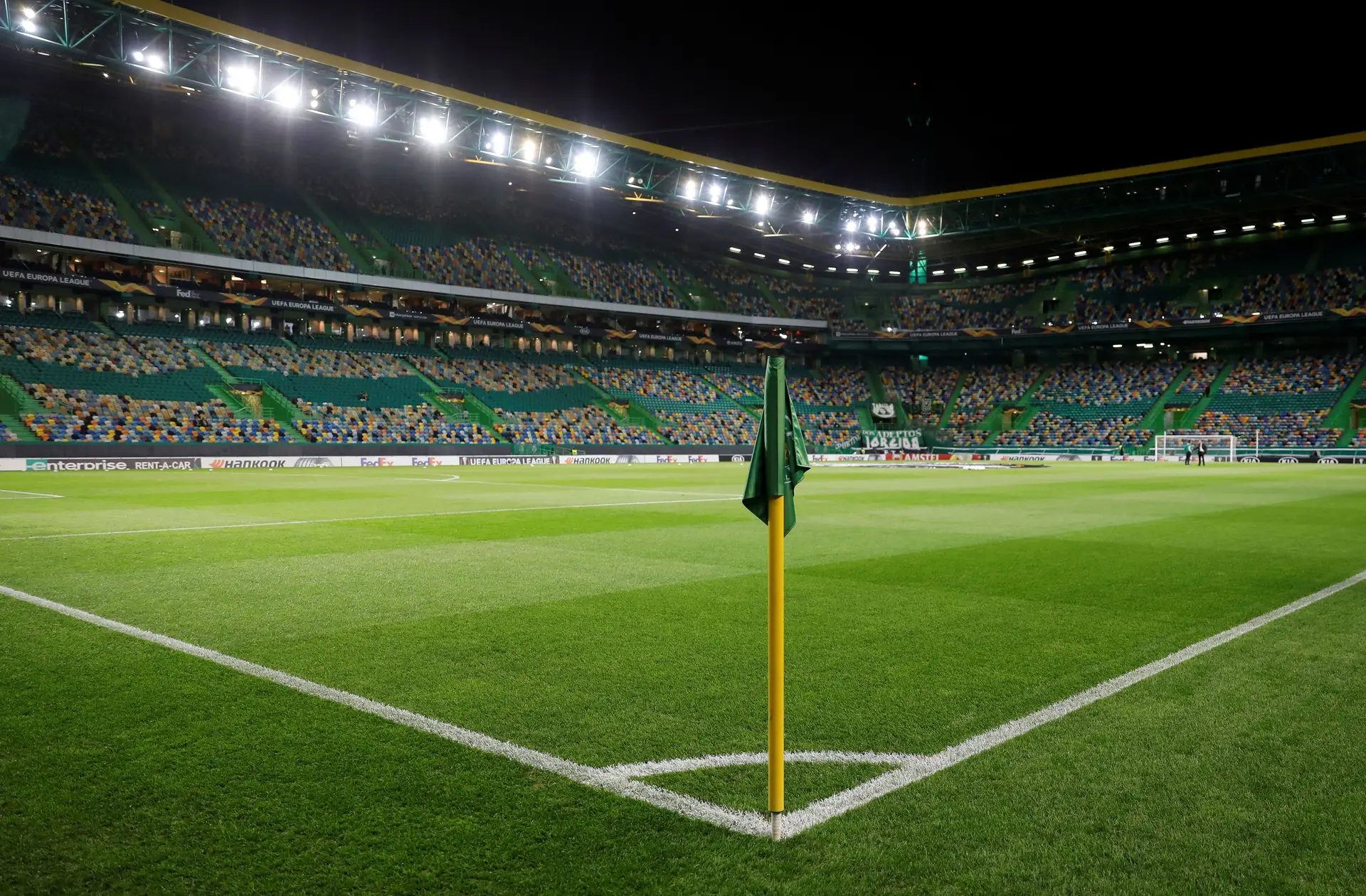 Covid-19: Liga vai limitar acesso ao estádio até 185 pessoas em dias de jogo